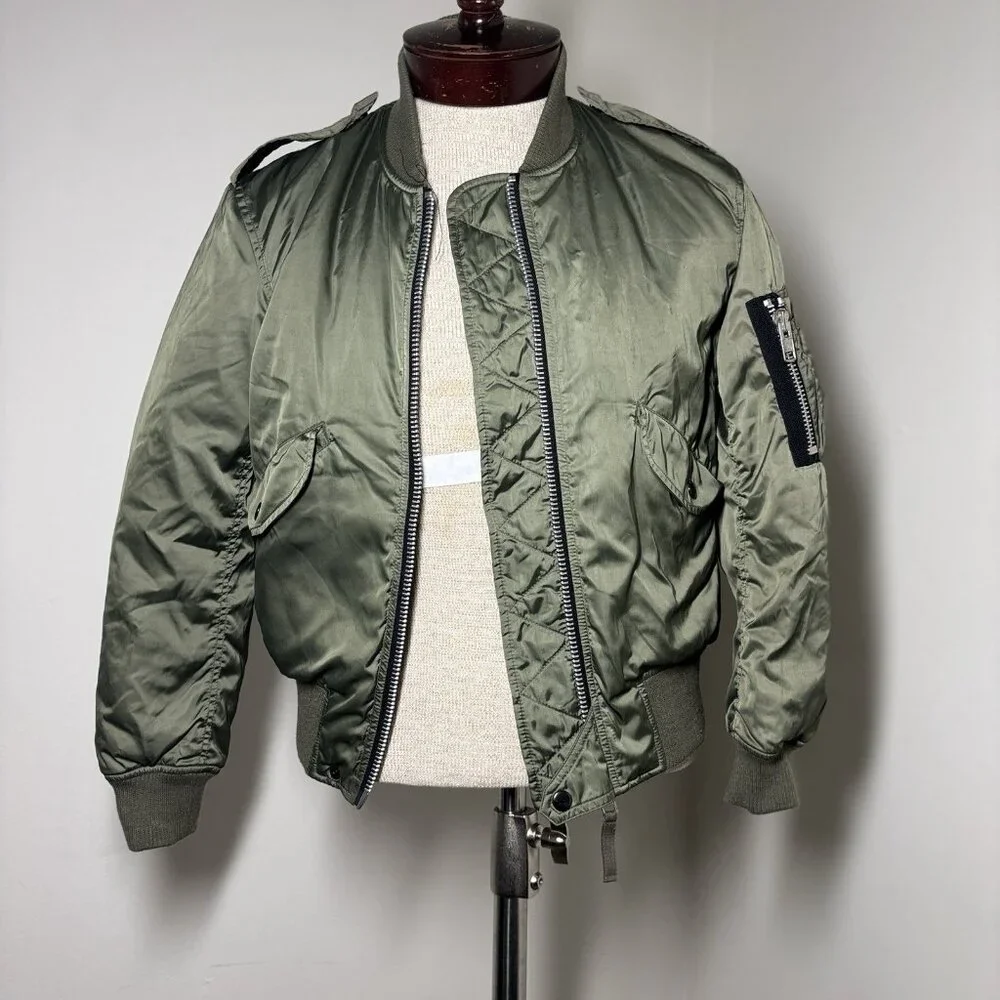 Sam zip up